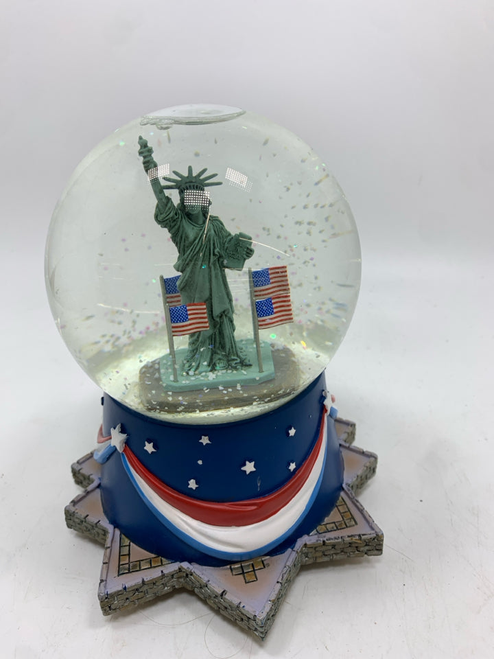 STATUE OF LIBERTY MUSICAL SNOW GLOBE.
