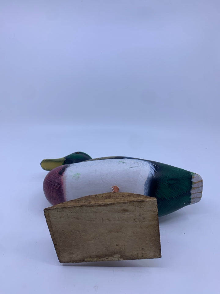 WOODEN DISTRESSED DUCK.