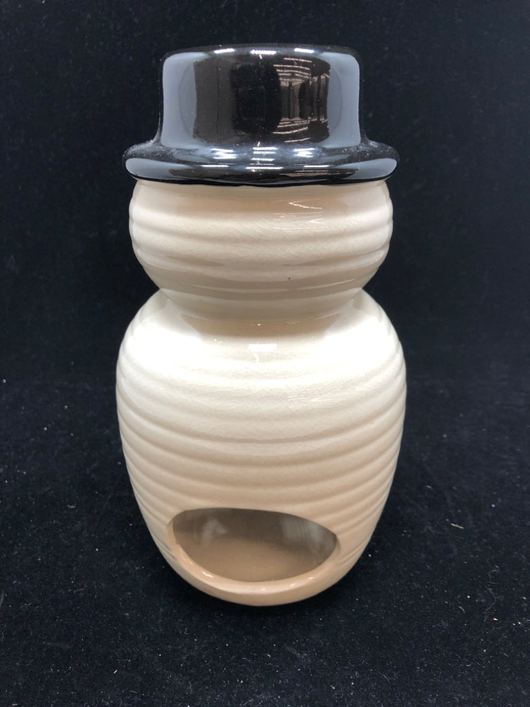 CERAMIC CANDLE HOLDER.