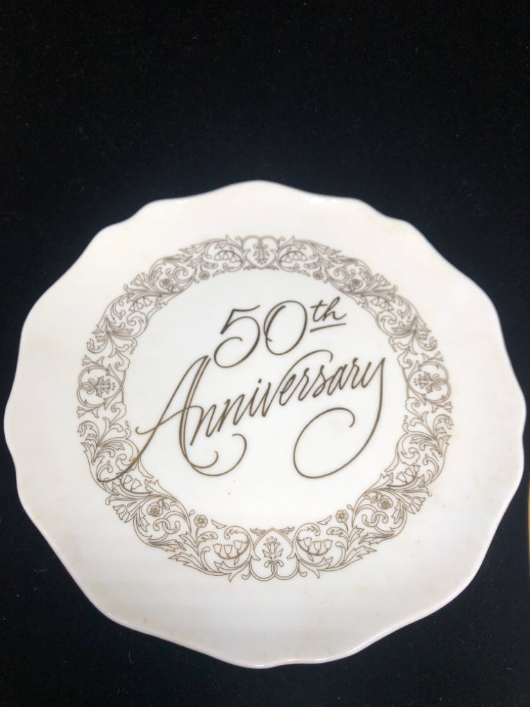 3PC 5OTH ANNIVERSARY PLATE SET.