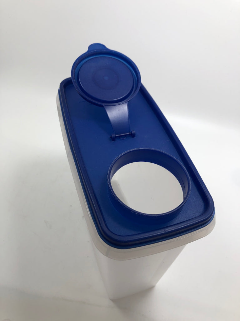 TUPPERWARE CEREAL CONTAINER W/BLUE LID.