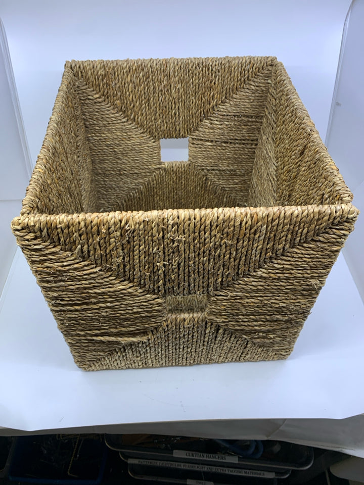 SQUARE ROPE WOVEN CUBE STORAGE BASKET.