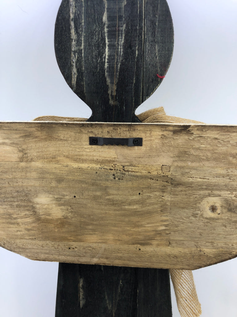 BLACK WOODEN ANGEL/WHITE WINGS & BROWN BOW WALL HANGING.