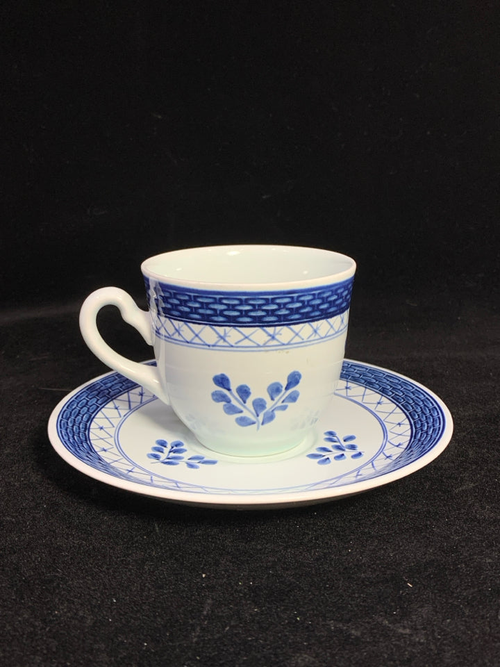 VTG BLUE FLORAL TEACUP/SAUCER.