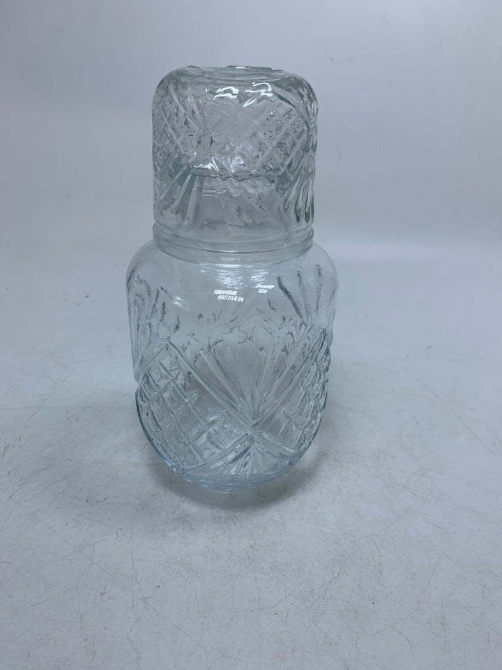2 PC TEXTURE GLASS BEDSIDE PITCHER/CUP.
