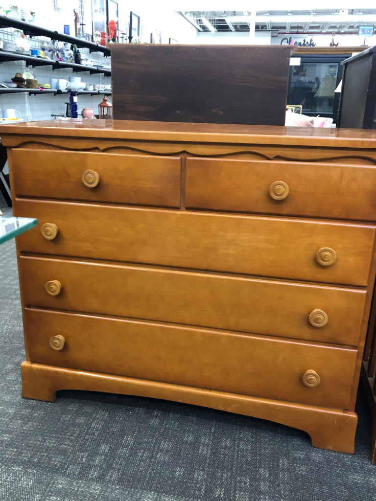 VTG WIDE 5-DRAWER JAMESTOWN BURNS MAPLE DRESSER.