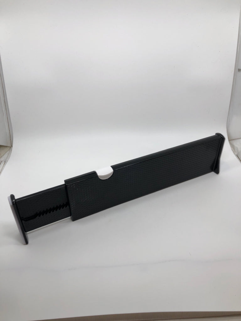 BLACK EXTENDABLE DRAWER DIVIDER.