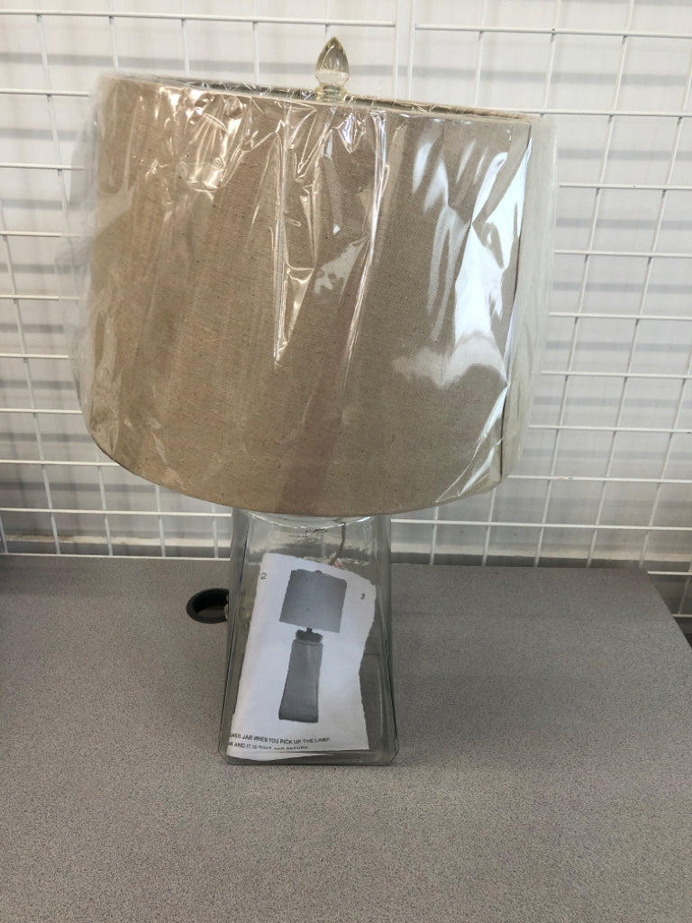 GLASS JAR BASE LAMP W/TAN SHADE.