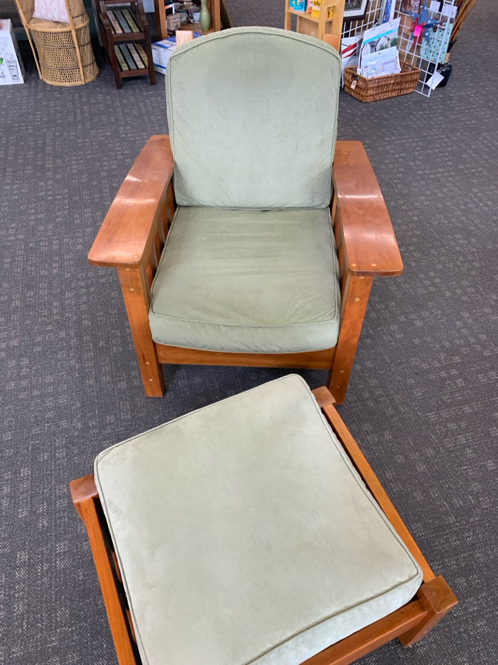 OAK WOOD W/ GREEN CUSHION CHAIR W/ OTTOMAN.