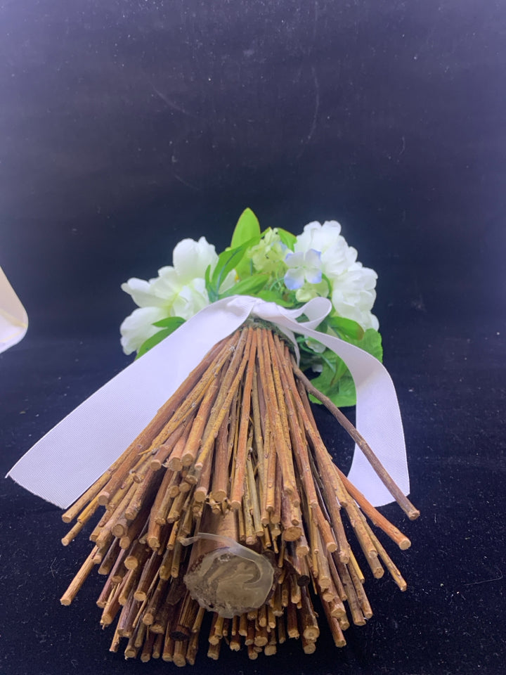 WHITE FLORAL TWIG BOUQUET.