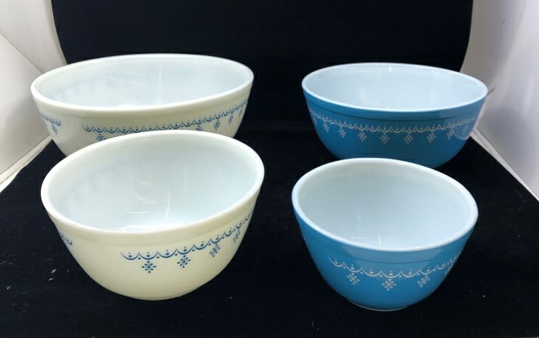 4PC VTG SNOWFLAKE GARLAND MIXING BOWLS.