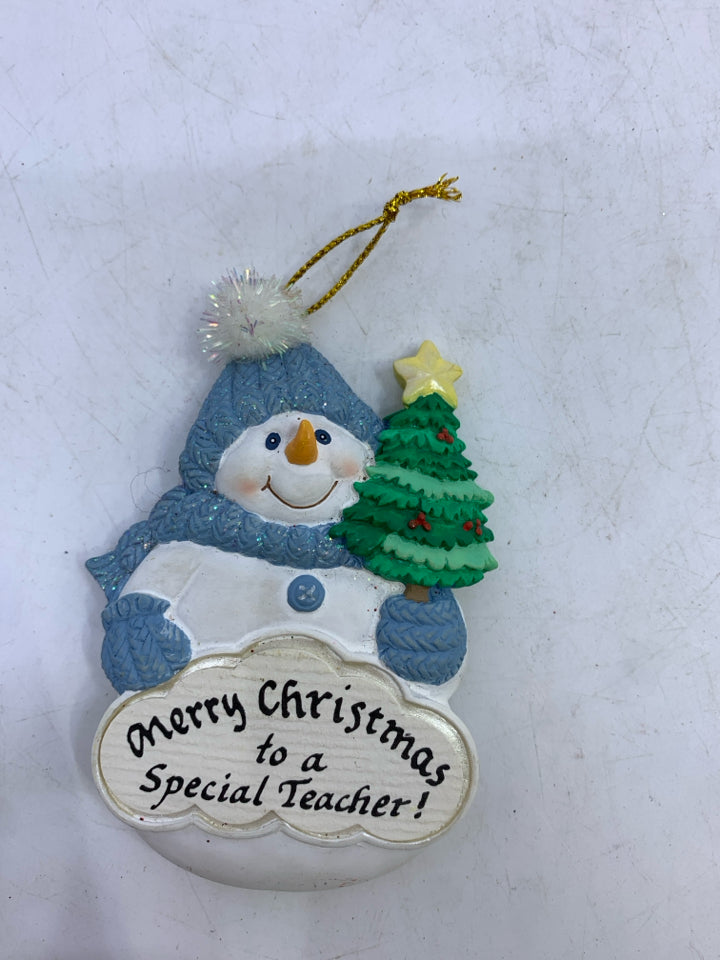 CERAMIC WHITE SNOWMAN "MERRY CHRISTMAS TO A SPECIAL TEACHER" ORNAMENT.