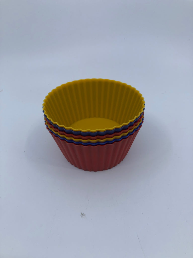 6 JUMBO SILICONE CUPCAKE MOLDS