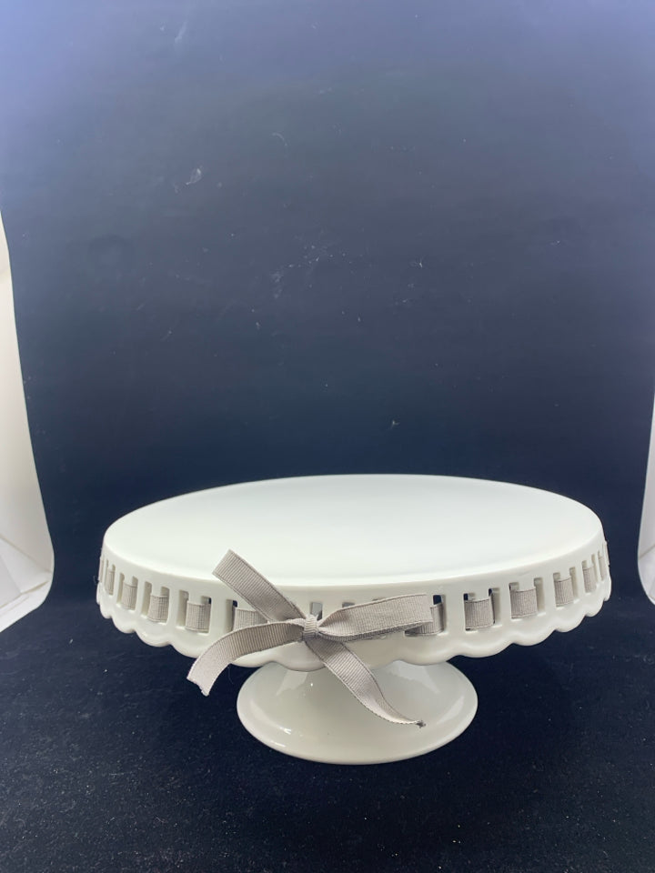 WHITE CAKE STAND W/ GRAY BOW DETAIL.