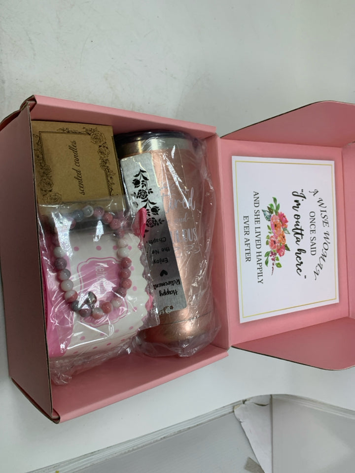 IN BOX HAPPY RETIREMENT BOX SOCKS CANDLE TUMBLER BRACELET & BOOK MARK.