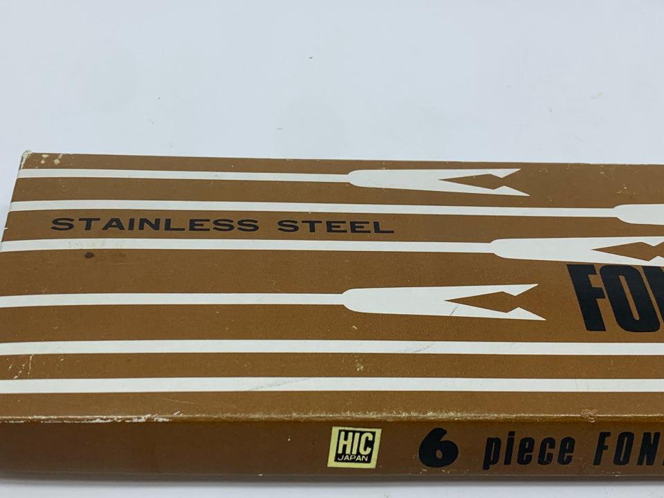 6 FONDUE FORKS IN BOX.