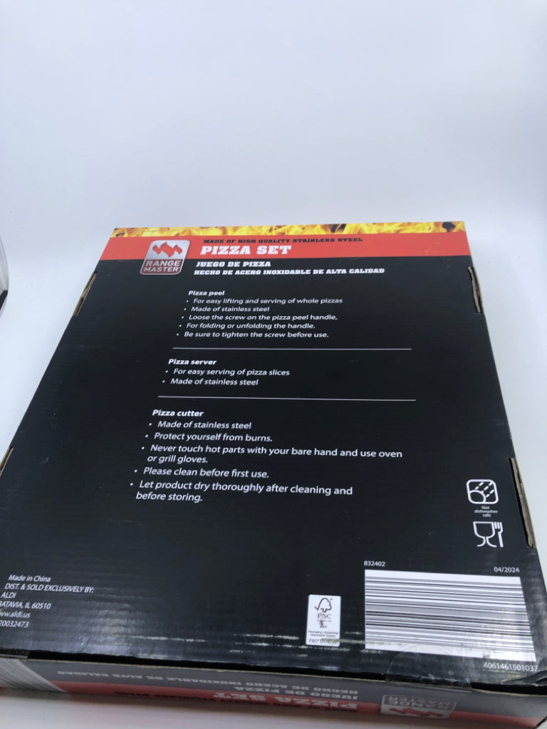 NIB PIZZA SET.