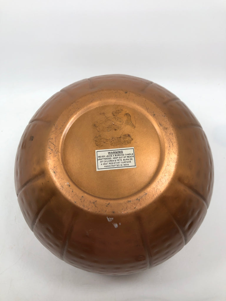 METAL PUMPKIN BUCKET W/HEAVY METAL HANDLE.