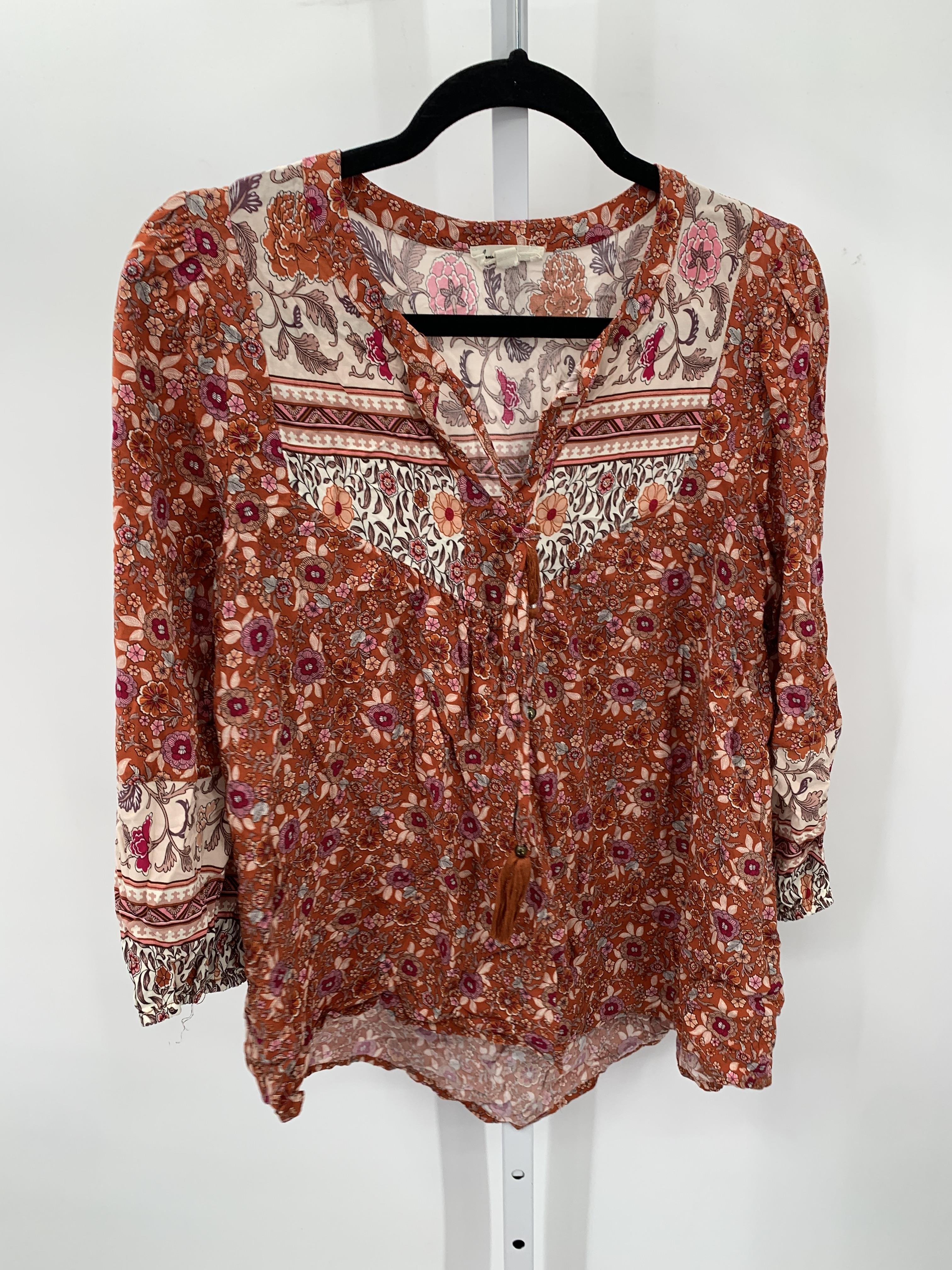 Size Medium Misses 3/4 Sleeve Shirt