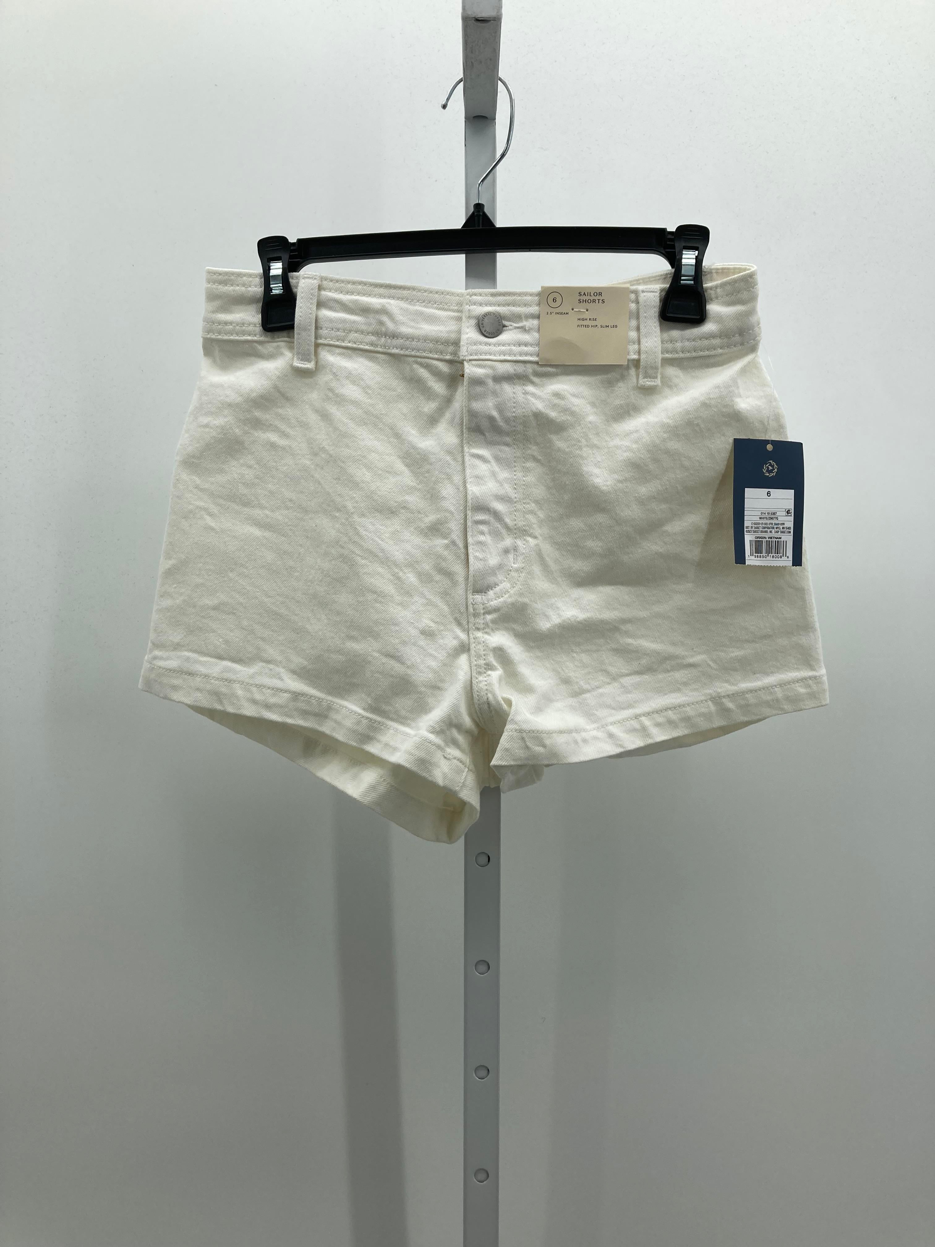 Universal Thread Size 6 Misses Shorts