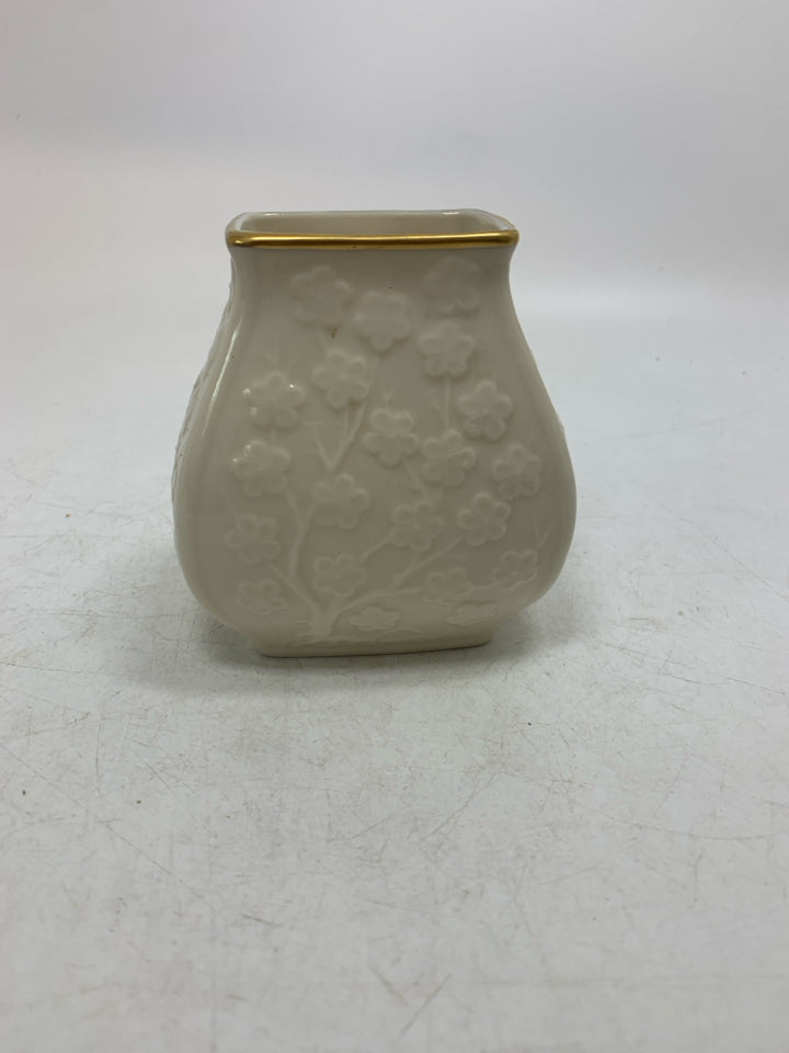 EMBOSSED FLOWERS SHORT PORCELAIN VASE W/ GOLD EDGE.