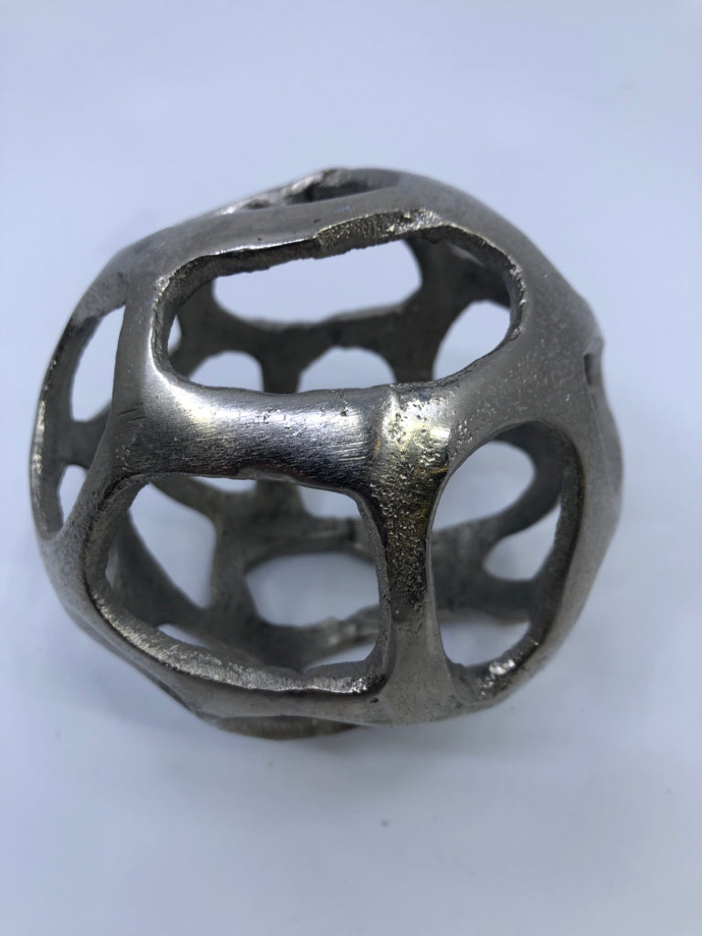 SILVER PIERCED BALL.
