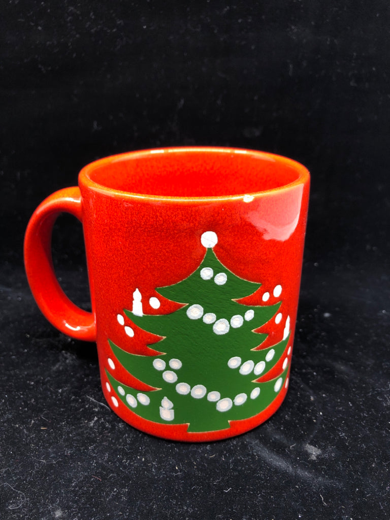 4 RED CERAMIC CHRISTMAS MUGS W TREE.