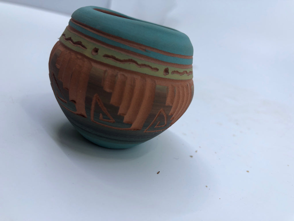 MINI AZTEC STYLE POT.