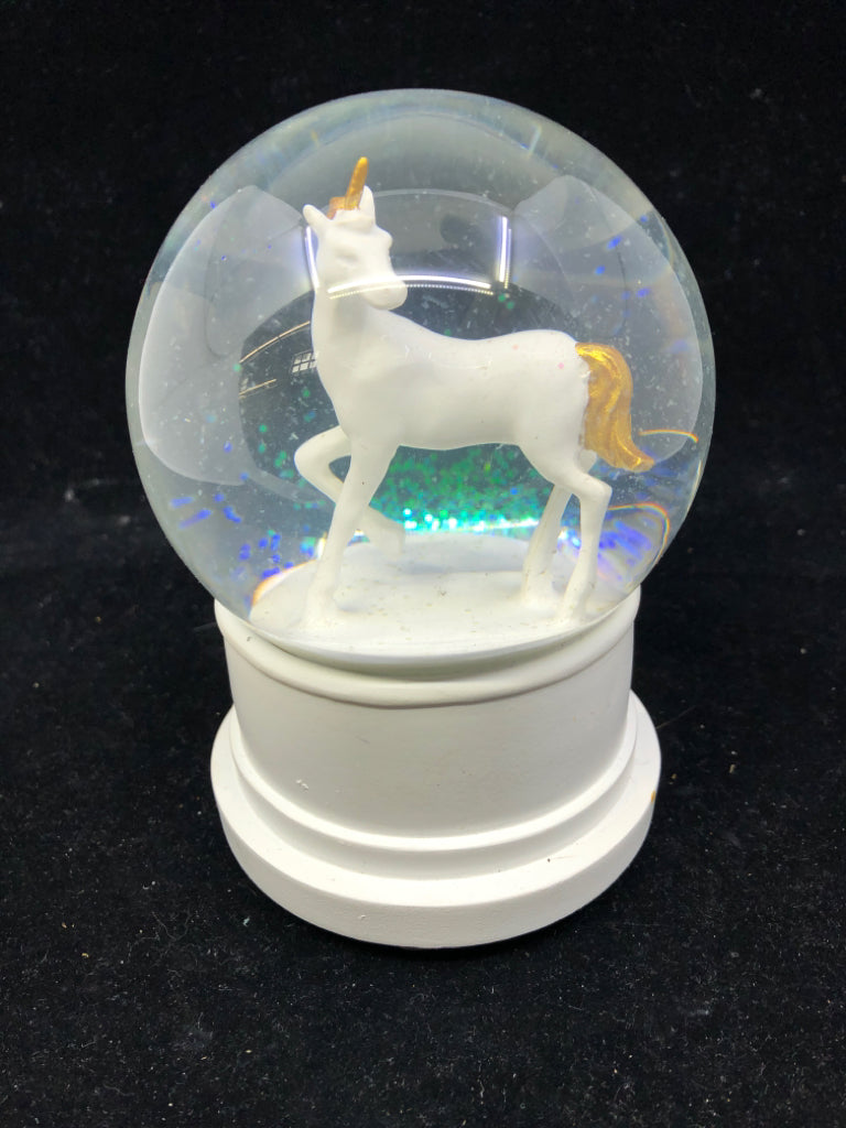 PEARL WHITE UNICORN MUSIC BOX.