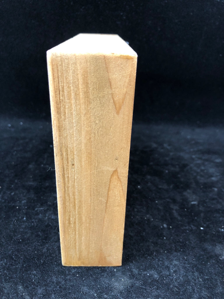 WOODEN PICTURE W/ SNOWMAN AND HAT.