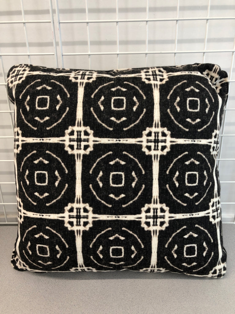 LARGE BLACK+WHITE SQUARE THROW PILLOW.