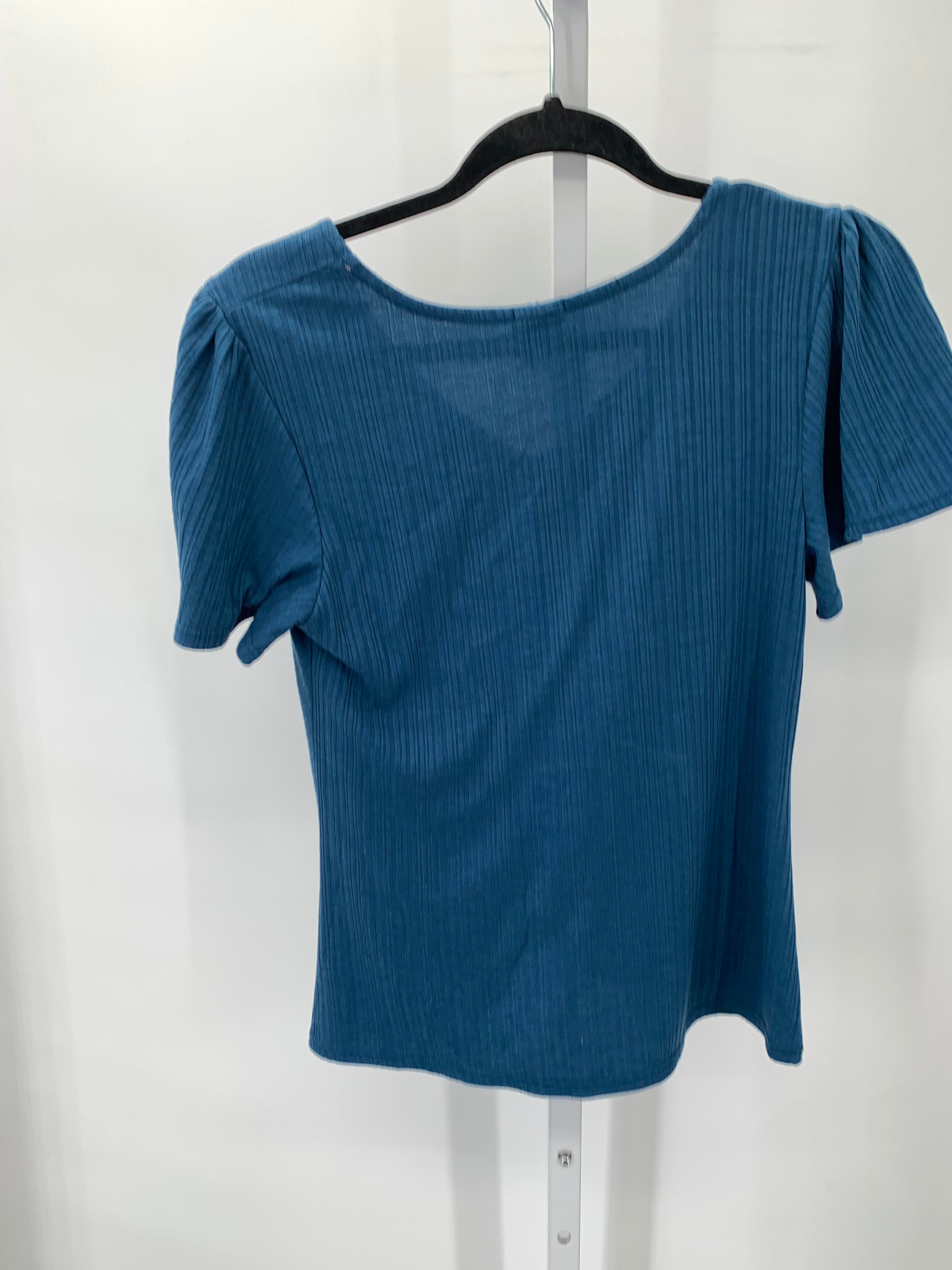 W5 Size Medium Misses Short Sleeve Shirt