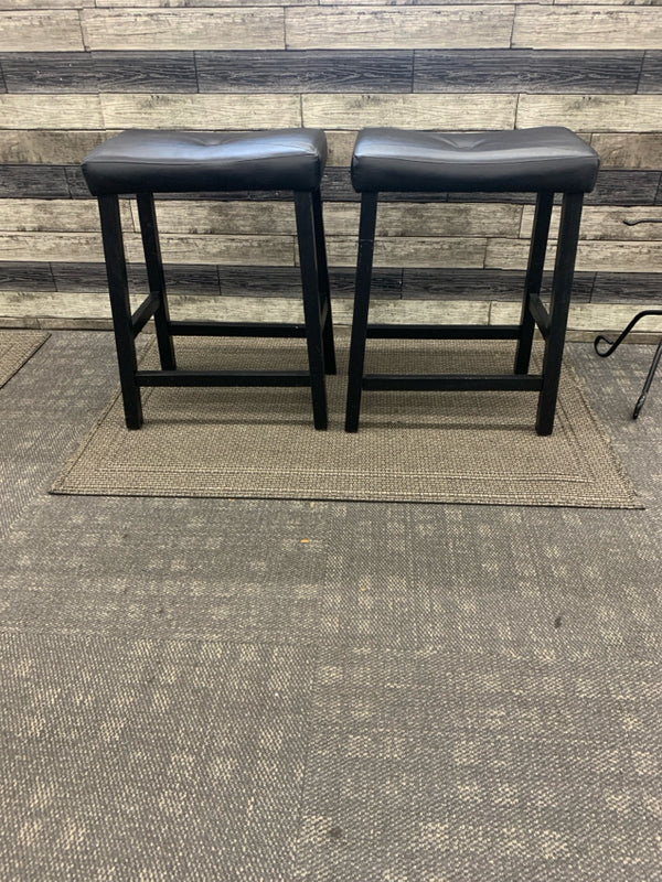 2 SADDLE BLACK FAUX LEATHER BAR STOOLS.