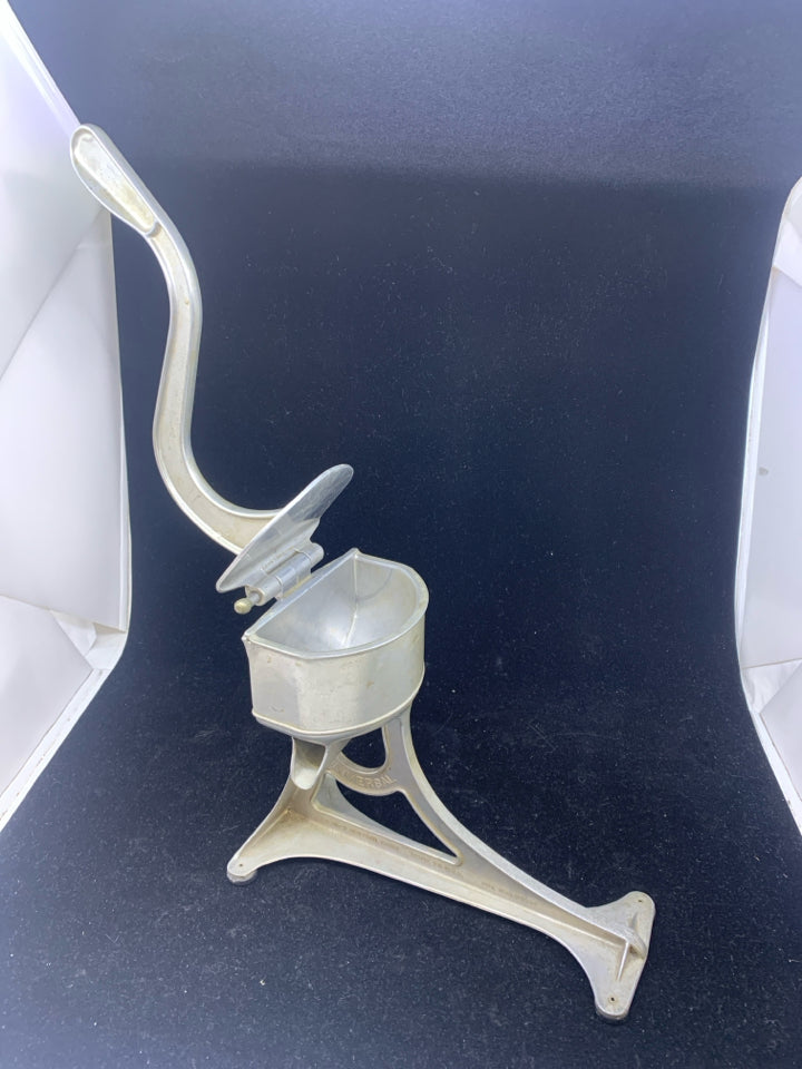 VTG CITRUS METAL JUICER.