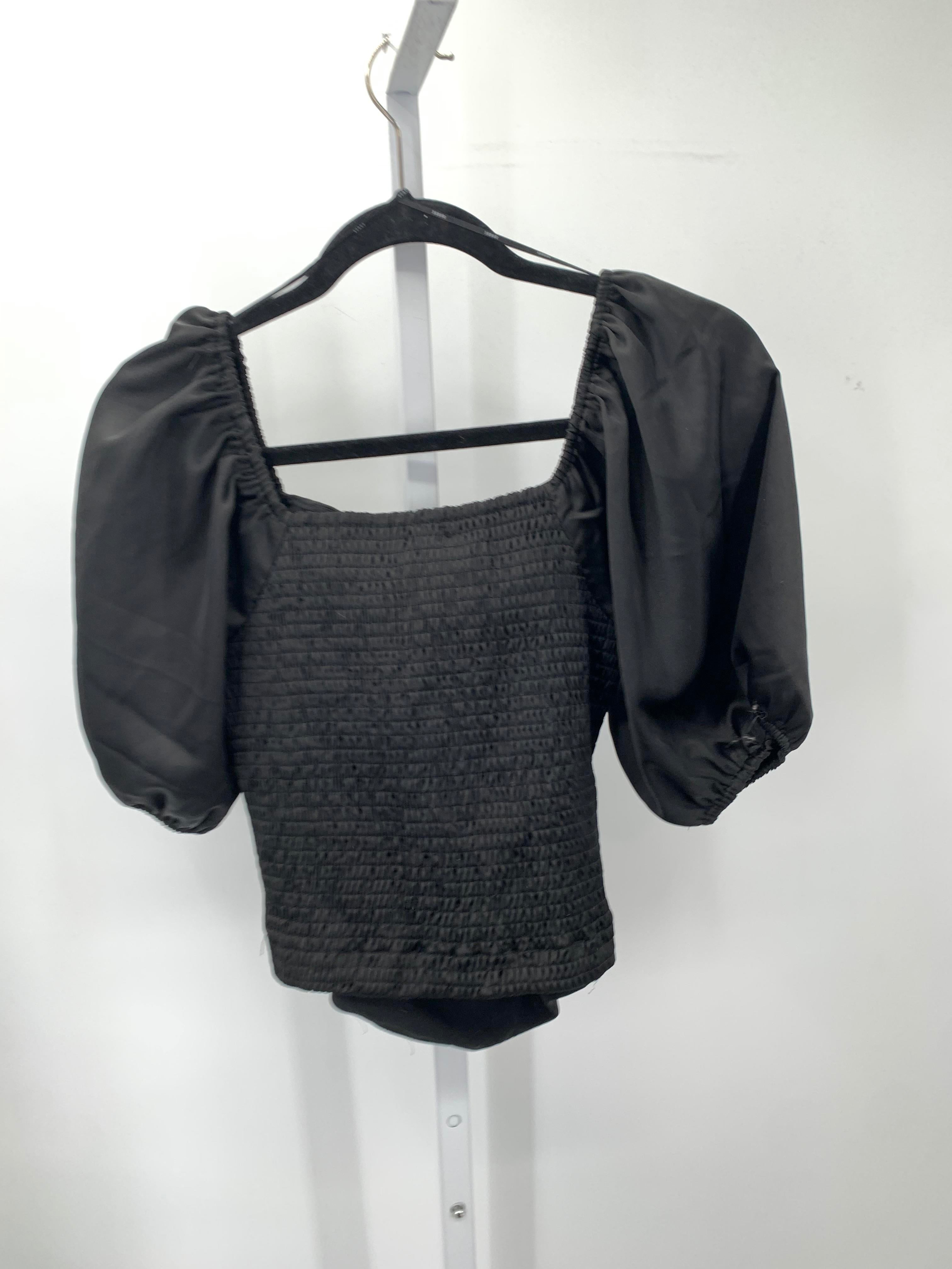 Size Medium Juniors Short Sleeve Shirt
