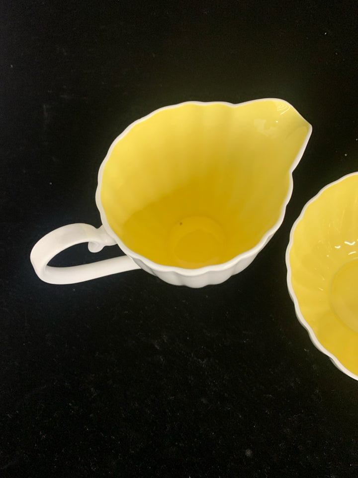 2PC VTG SUGAR AND CREAMER SET W YELLOW INSIDE.