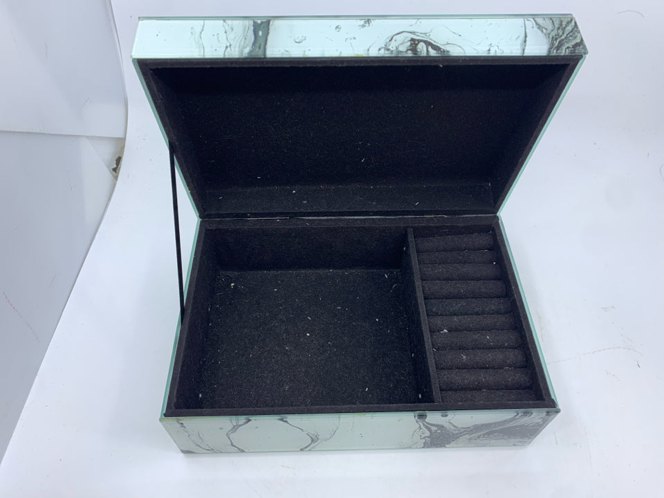 WHITE/BLACK SWIRL RESIN JEWELRY BOX W/BLACK GEODE HANDLE.