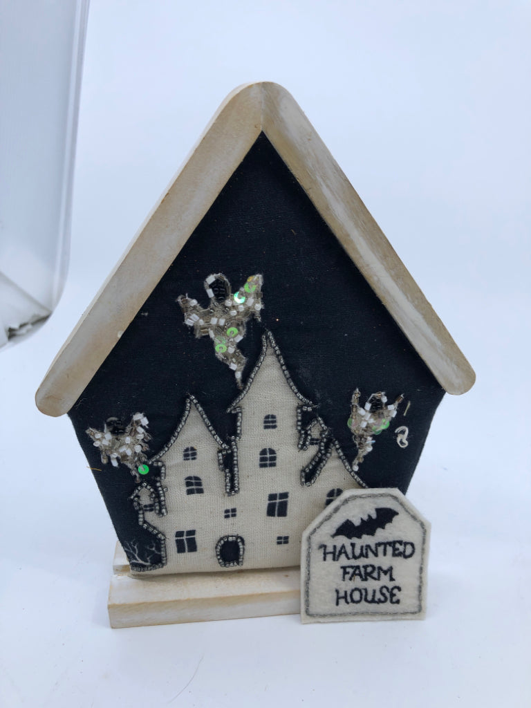 HAUNTED FARMHOUSE SIGN.