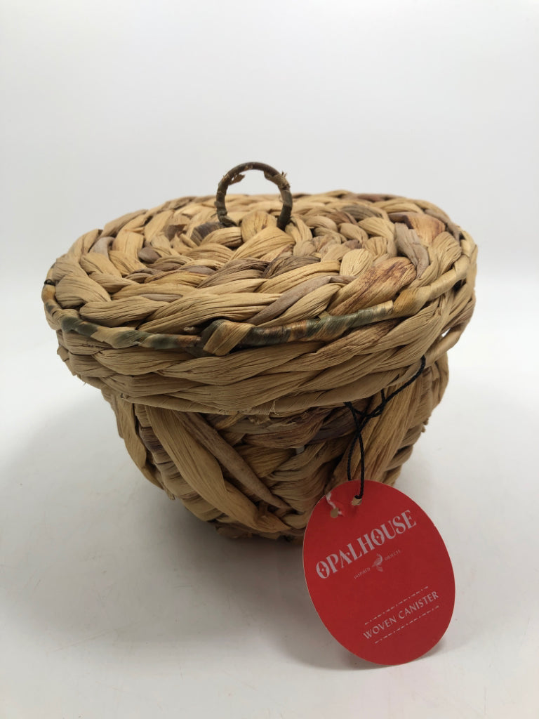 WOVEN ACORN-STYLE CANISTER.