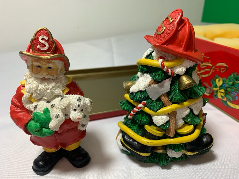 2pc FIREMAN SANTA AND TREE IN TIN.