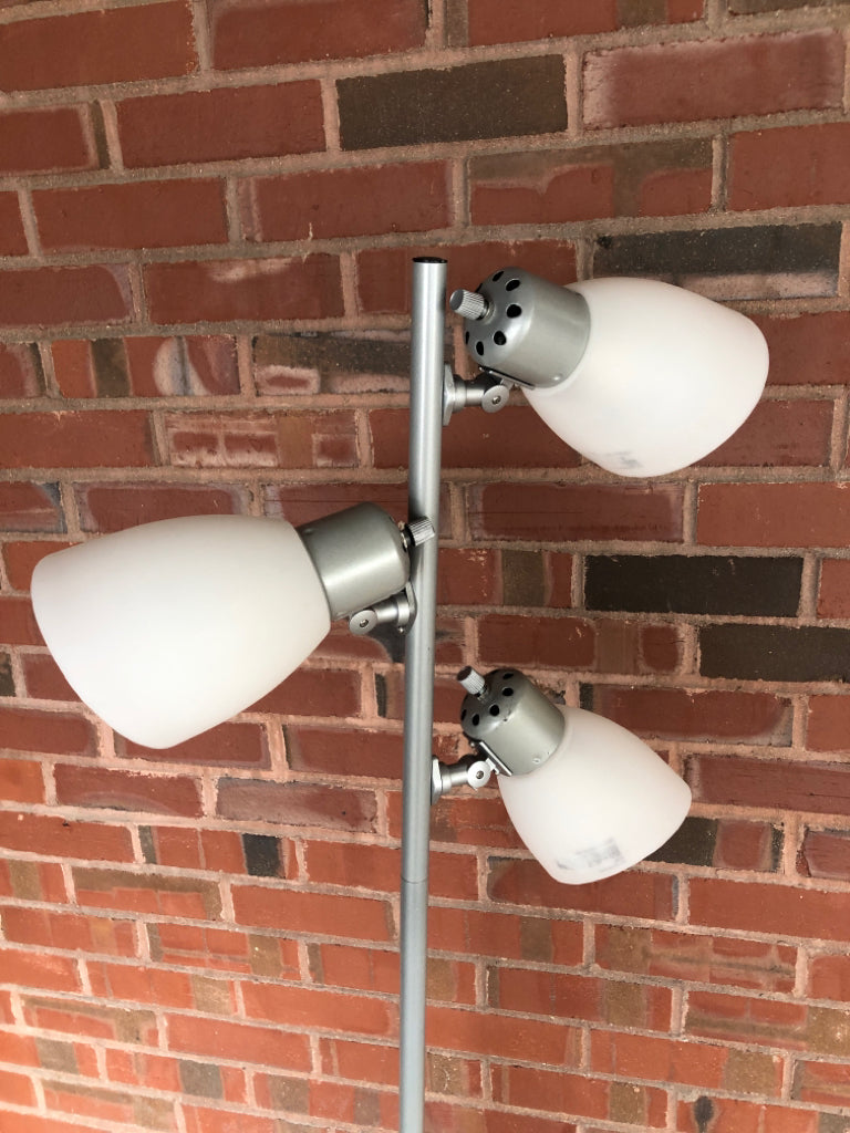 GREY MOVEABLE HEAD FLOOR LAMP.