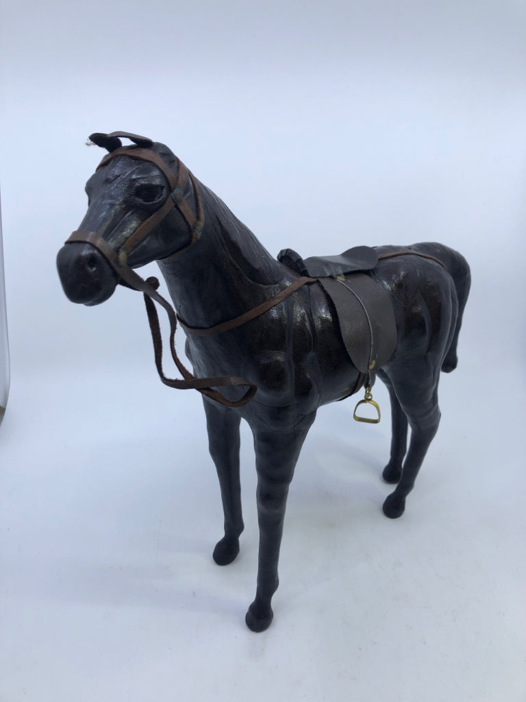 BYERS CHOICE LEATHER HORSE W SADDLE.