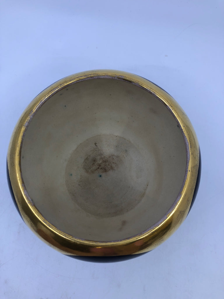 VTG BLACK W/GOLD RIM DETAIL PLANTER.