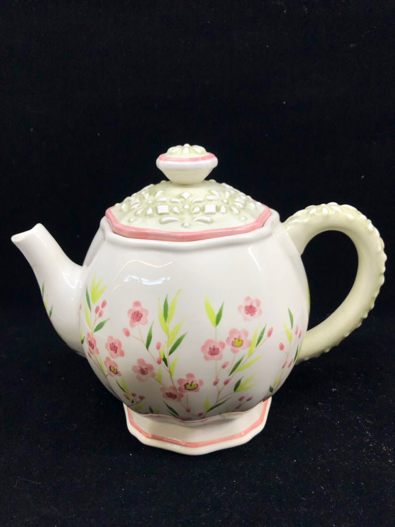 PINK FLORAL TEAPOT.