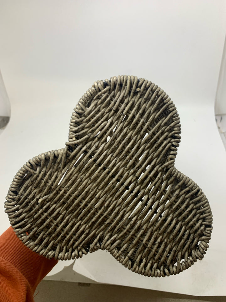 PLASTIC 3 DIVIDED UTENSIL HOLDER / HANDLE IN CENTER.