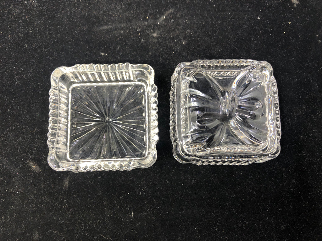 GLASS EMBOSSED BOW TRINKET BOX.