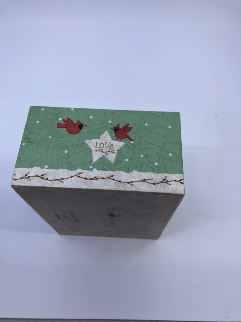 POLAR BEAR W/ CARDINALS GIFT BOX.