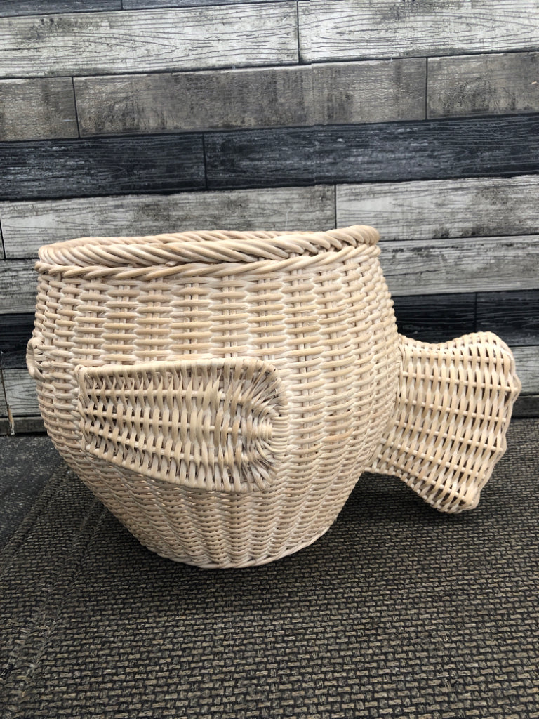WICKER FISH SHAPED BASKET.