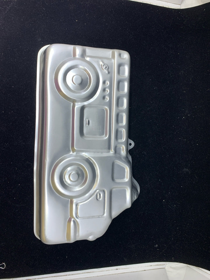 WILTON FIRE TRUCK CAKE PAN.
