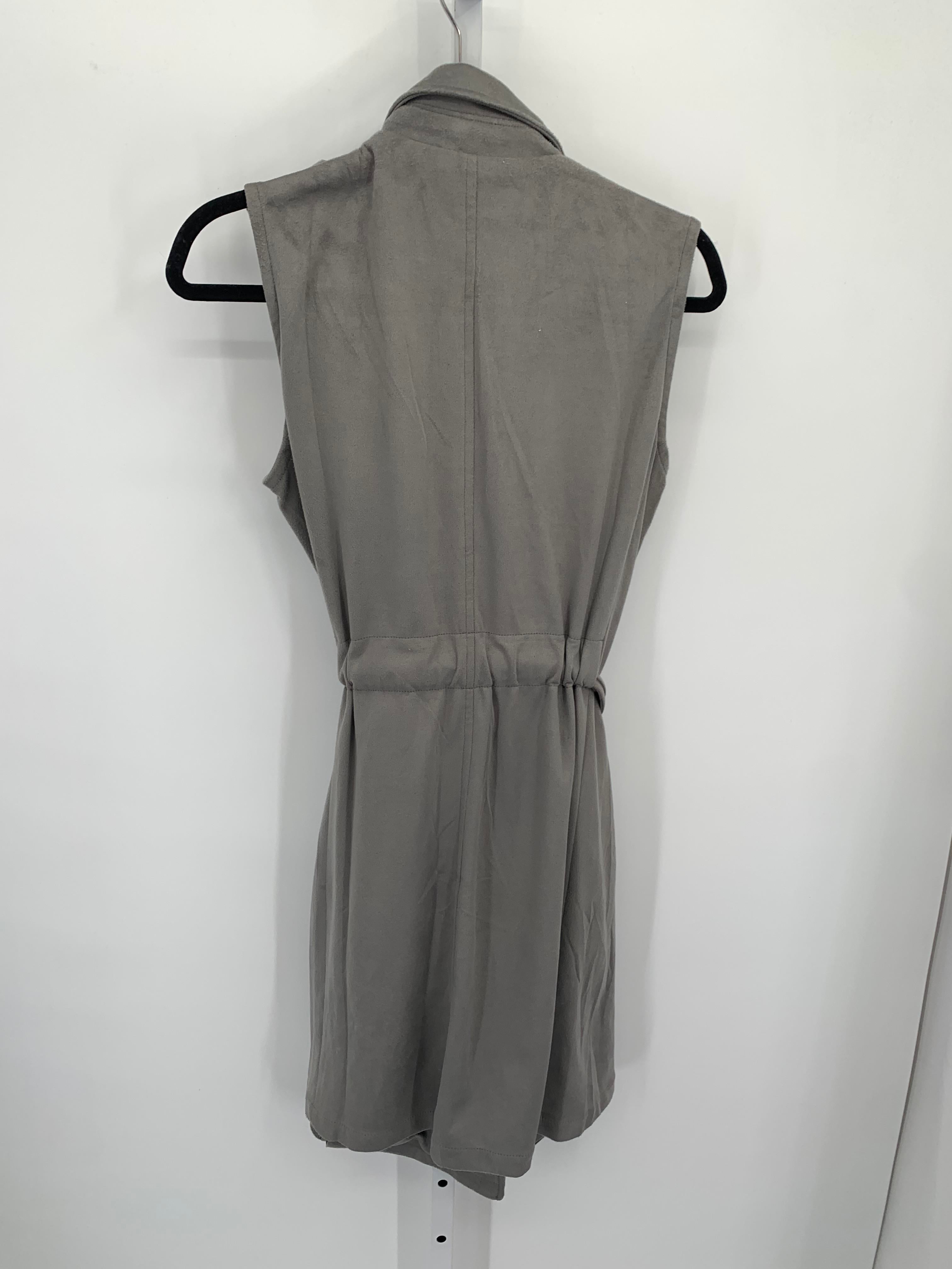 Size Medium Juniors Sleeveless Dress